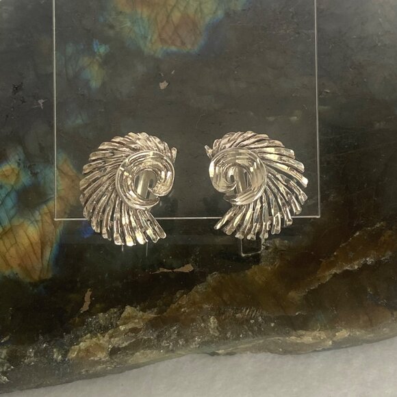VTG Avon Sterling Silver 925 Diamond Cut Fan Swirl Clip On Earrings - Picture 1 of 16